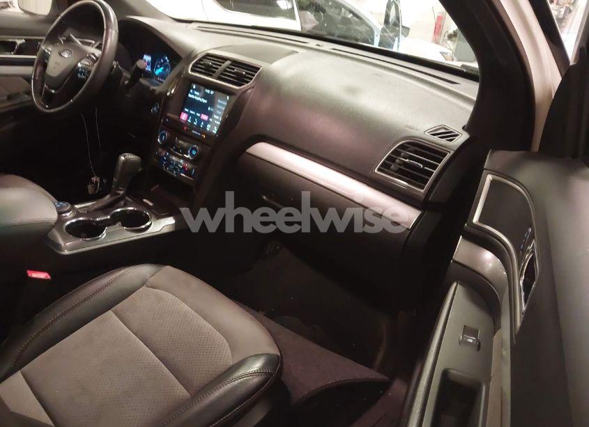 Photo 5 of 2017 Ford Explorer XLT (VIN 1FM5K8D83HGA30672)