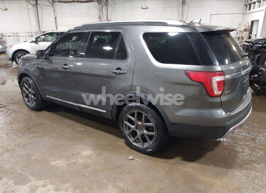 Photo 3 of 2017 Ford Explorer XLT (VIN 1FM5K8D83HGB80152)