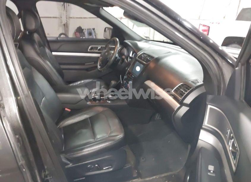 Photo 5 of 2017 Ford Explorer XLT (VIN 1FM5K8D83HGB80152)