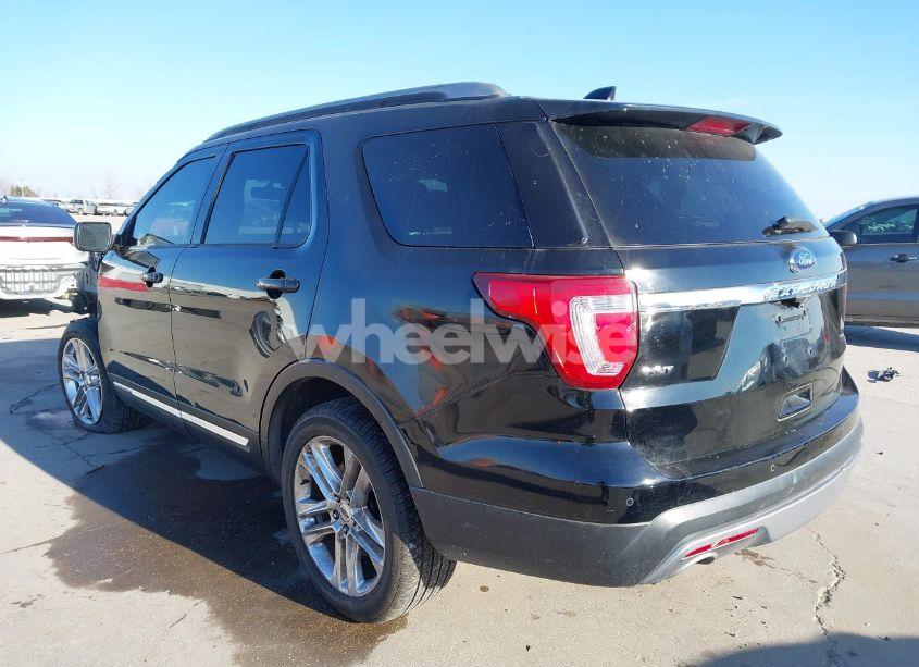 Photo 3 of 2017 Ford Explorer XLT (VIN 1FM5K8D83HGB90728)