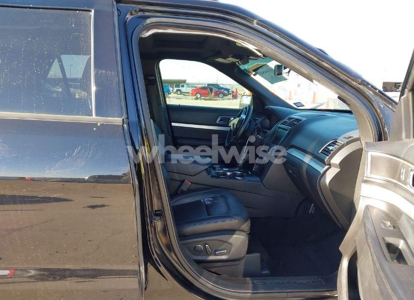 Photo 5 of 2017 Ford Explorer XLT (VIN 1FM5K8D83HGB90728)