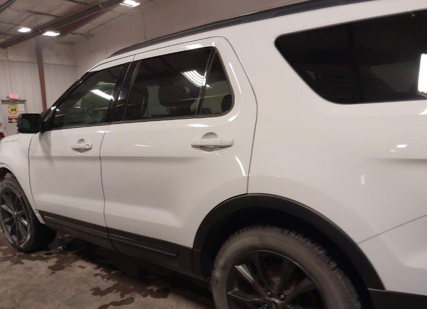 Photo 15 of 2017 Ford Explorer XLT (VIN 1FM5K8D83HGD10950)