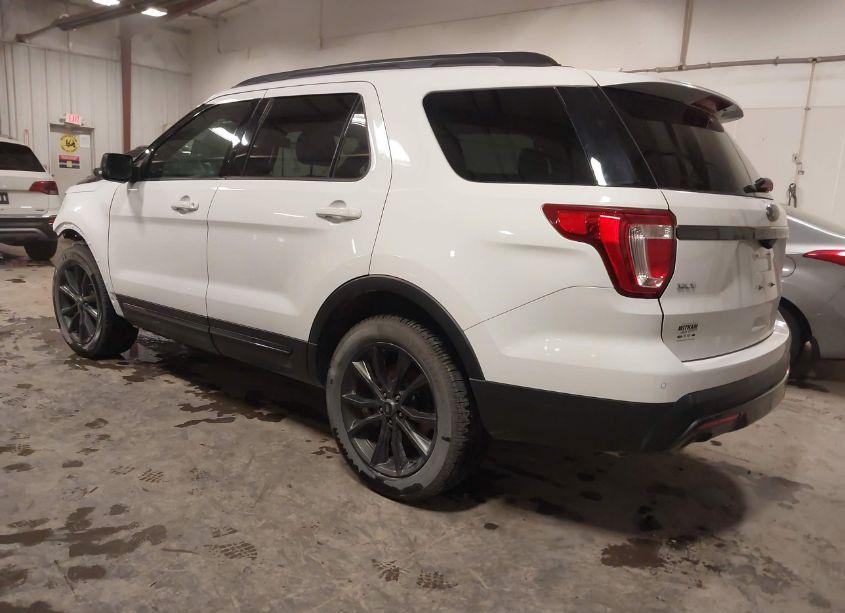 Photo 3 of 2017 Ford Explorer XLT (VIN 1FM5K8D83HGD10950)