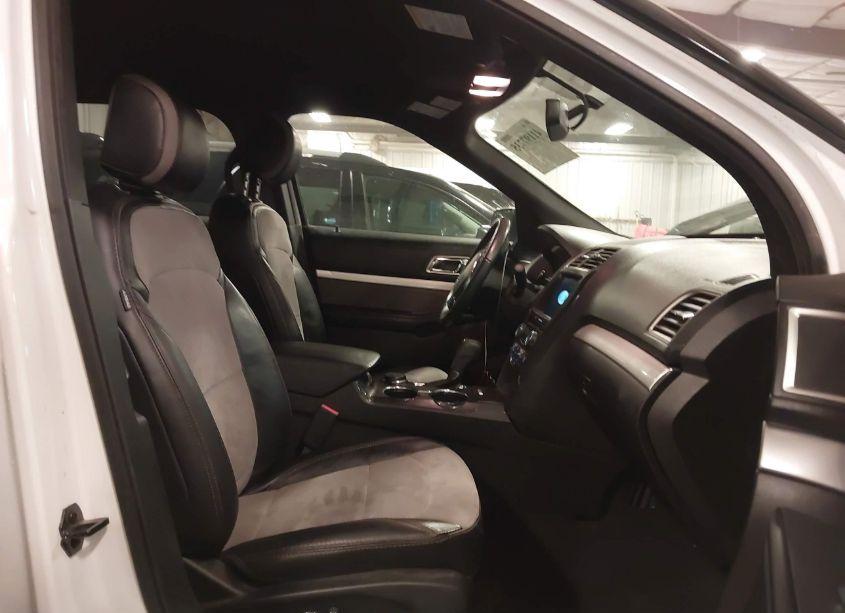 Photo 5 of 2017 Ford Explorer XLT (VIN 1FM5K8D83HGD10950)