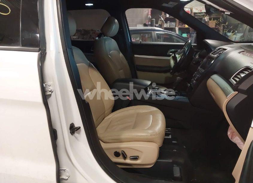 Photo 5 of 2017 Ford Explorer XLT (VIN 1FM5K8D83HGD37260)