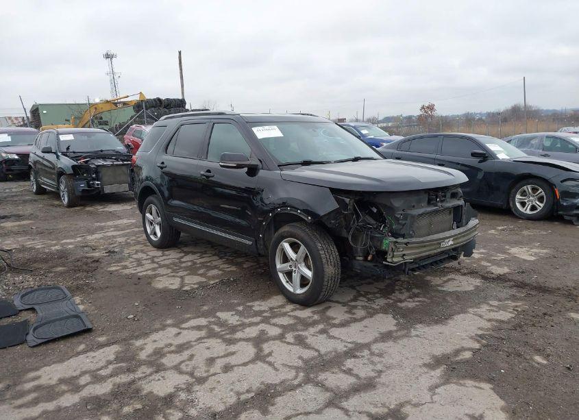 2017 Ford Explorer XLT (VIN 1FM5K8D83HGD47688) main photo