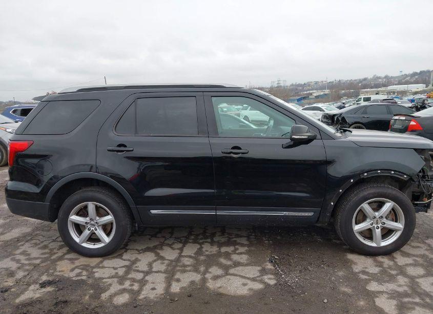 Photo 13 of 2017 Ford Explorer XLT (VIN 1FM5K8D83HGD47688)