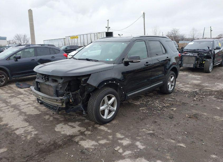 Photo 2 of 2017 Ford Explorer XLT (VIN 1FM5K8D83HGD47688)