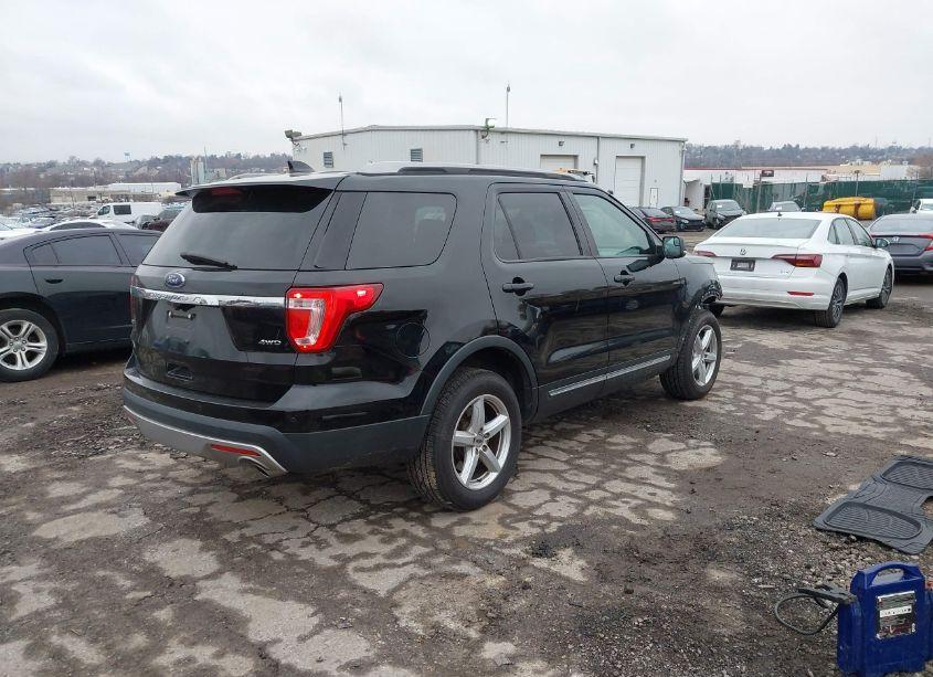 Photo 4 of 2017 Ford Explorer XLT (VIN 1FM5K8D83HGD47688)