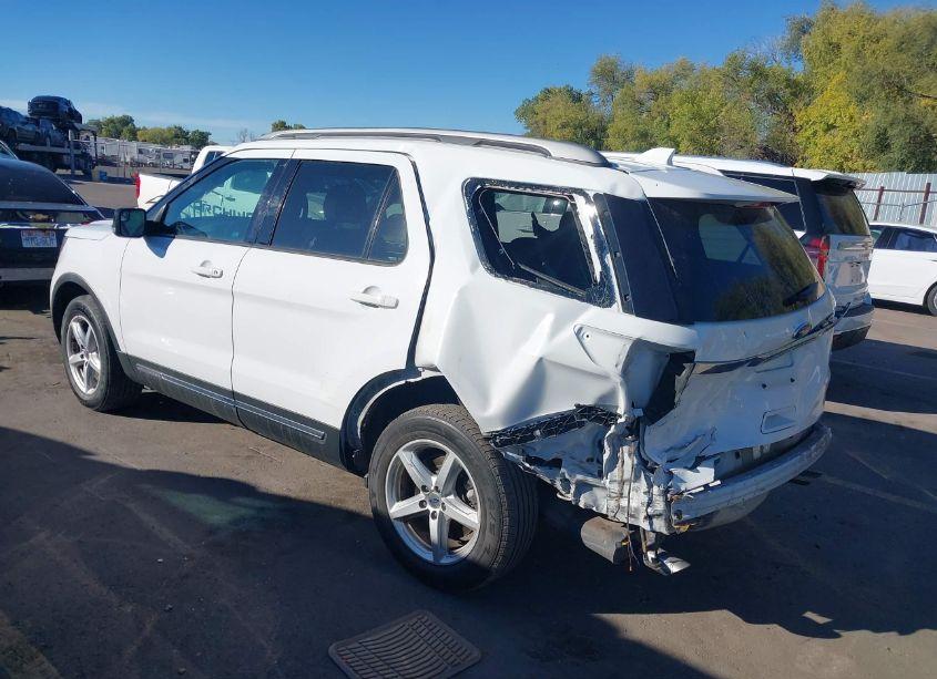 Photo 3 of 2017 Ford Explorer XLT (VIN 1FM5K8D83HGD64958)