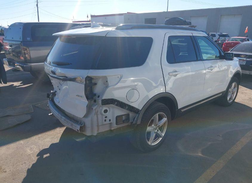 Photo 4 of 2017 Ford Explorer XLT (VIN 1FM5K8D83HGD64958)