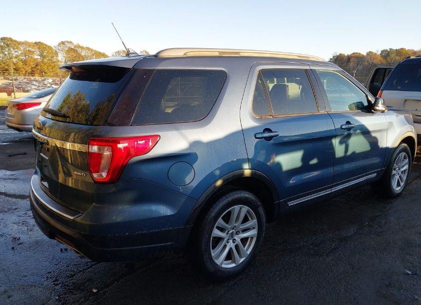 Photo 4 of 2018 Ford Explorer XLT (VIN 1FM5K8D83JGA74922)