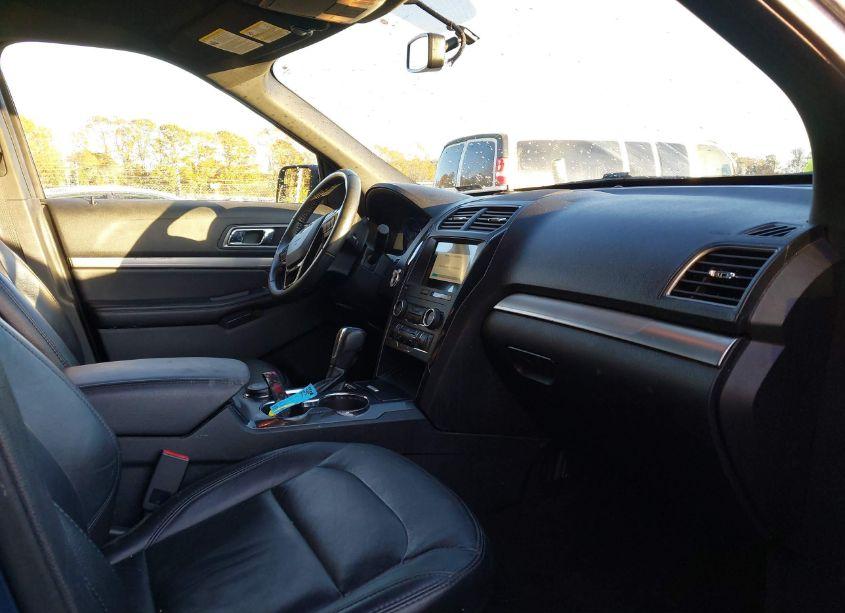 Photo 5 of 2018 Ford Explorer XLT (VIN 1FM5K8D83JGA74922)