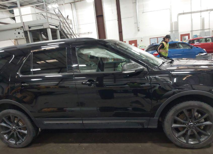 Photo 13 of 2018 Ford Explorer XLT (VIN 1FM5K8D83JGB10429)