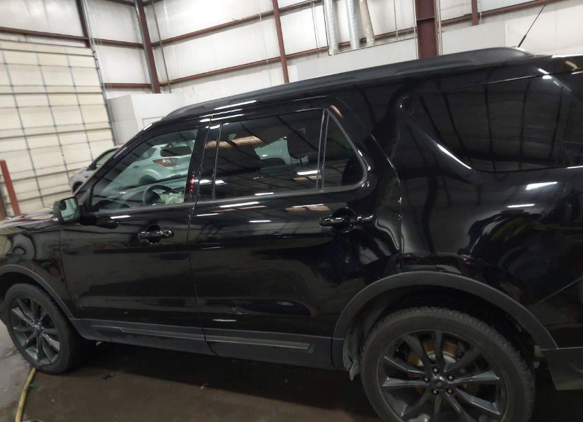 Photo 14 of 2018 Ford Explorer XLT (VIN 1FM5K8D83JGB10429)