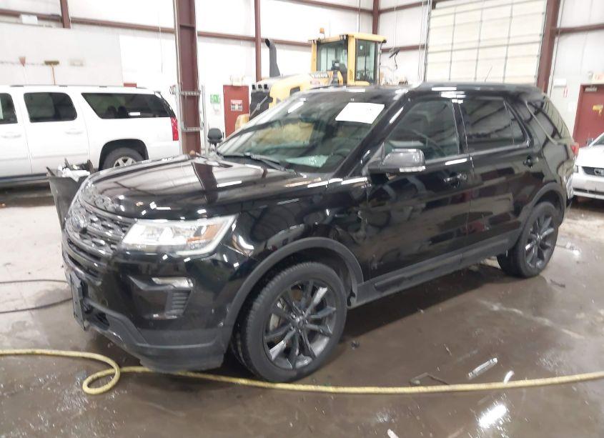 Photo 2 of 2018 Ford Explorer XLT (VIN 1FM5K8D83JGB10429)