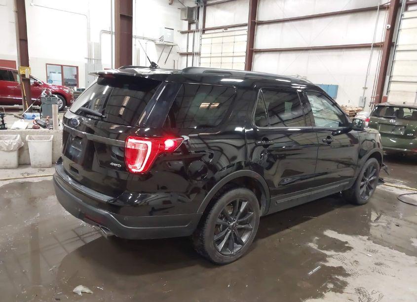 Photo 4 of 2018 Ford Explorer XLT (VIN 1FM5K8D83JGB10429)