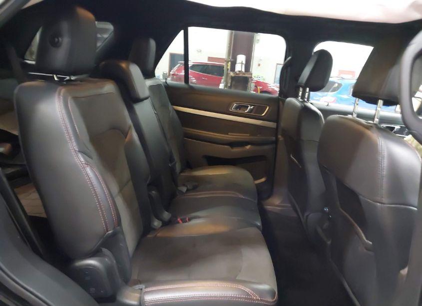 Photo 8 of 2018 Ford Explorer XLT (VIN 1FM5K8D83JGB10429)