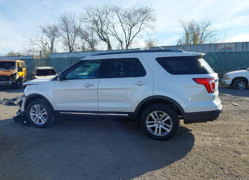 Photo 14 of 2018 Ford Explorer XLT (VIN 1FM5K8D83JGB83784)