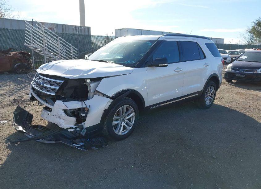 Photo 2 of 2018 Ford Explorer XLT (VIN 1FM5K8D83JGB83784)