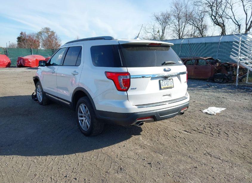 Photo 3 of 2018 Ford Explorer XLT (VIN 1FM5K8D83JGB83784)