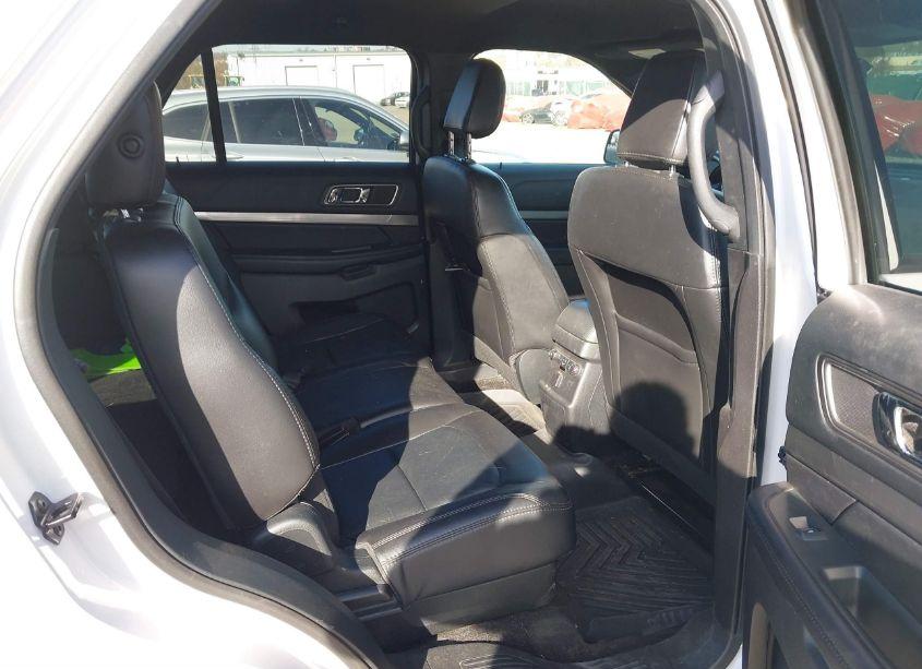 Photo 8 of 2018 Ford Explorer XLT (VIN 1FM5K8D83JGB83784)