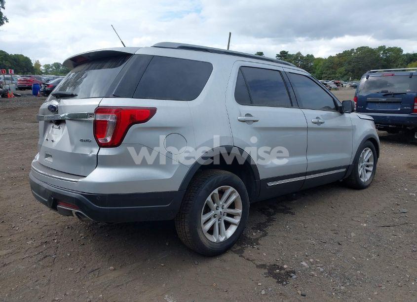 Photo 4 of 2018 Ford Explorer XLT (VIN 1FM5K8D83JGB94722)