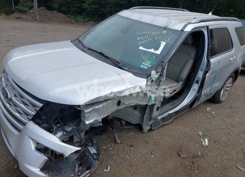 Photo 6 of 2018 Ford Explorer XLT (VIN 1FM5K8D83JGB94722)