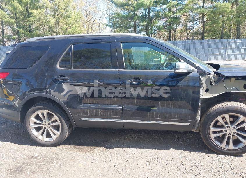 Photo 14 of 2019 Ford Explorer XLT (VIN 1FM5K8D83KGA01986)