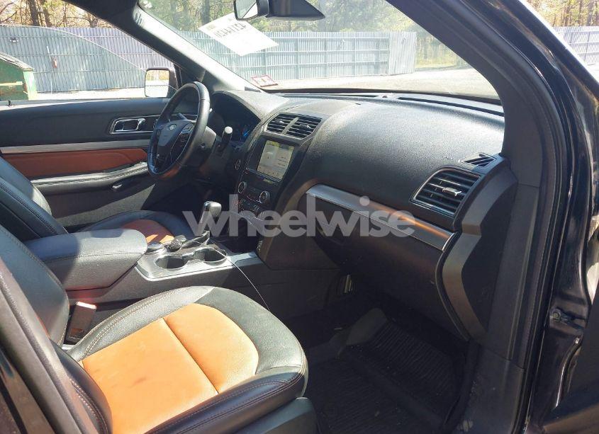 Photo 5 of 2019 Ford Explorer XLT (VIN 1FM5K8D83KGA01986)