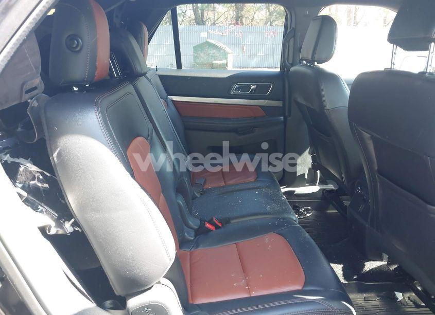 Photo 8 of 2019 Ford Explorer XLT (VIN 1FM5K8D83KGA01986)