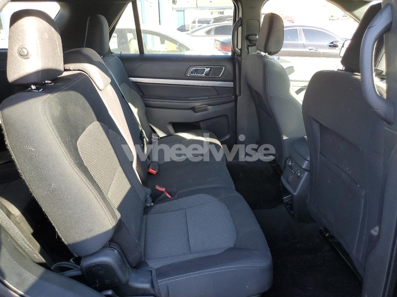 Photo 11 of 2019 FORD EXPLORER XLT (VIN 1FM5K8D83KGA26161)