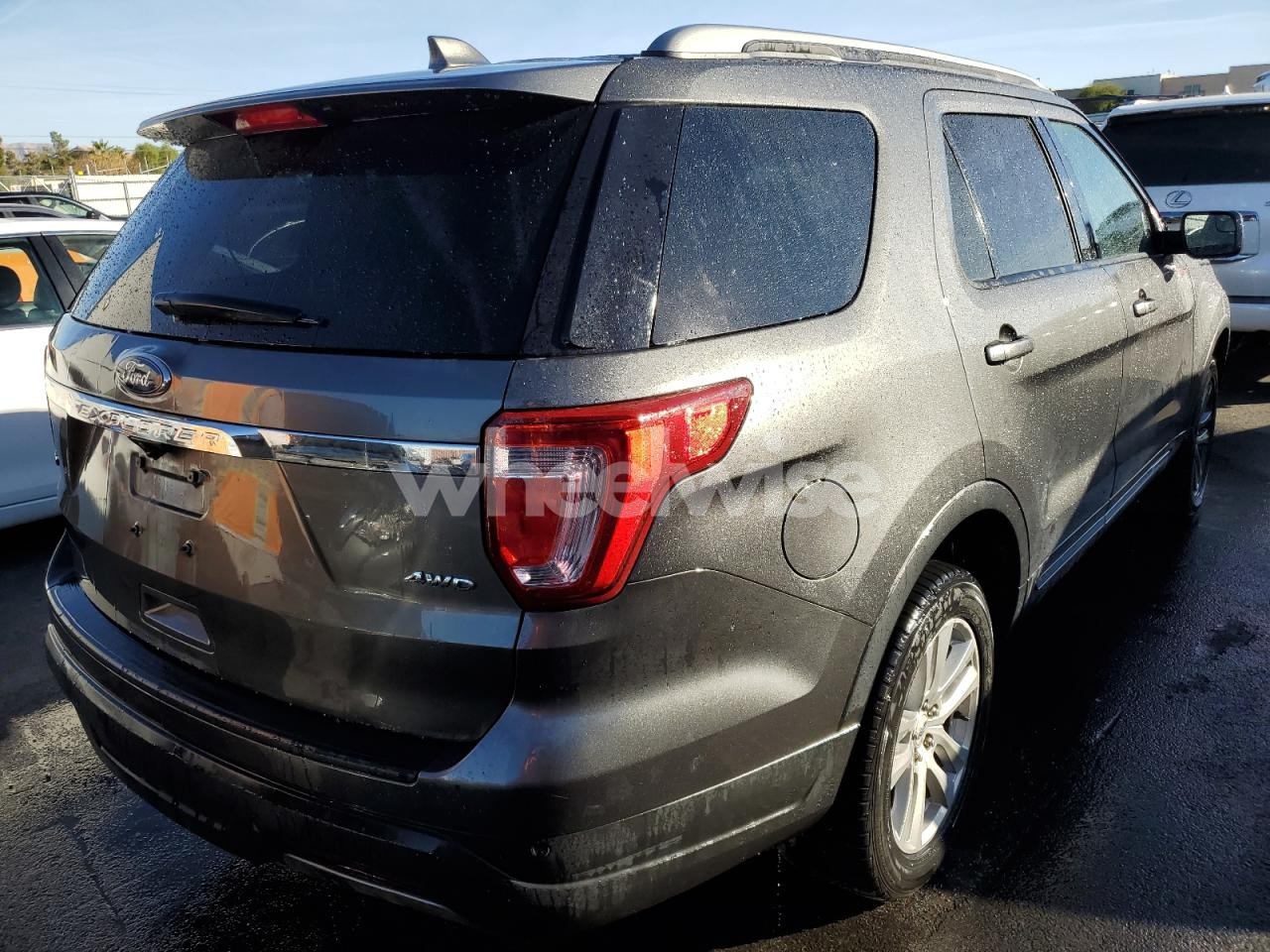 Photo 3 of 2019 FORD EXPLORER XLT (VIN 1FM5K8D83KGA26161)