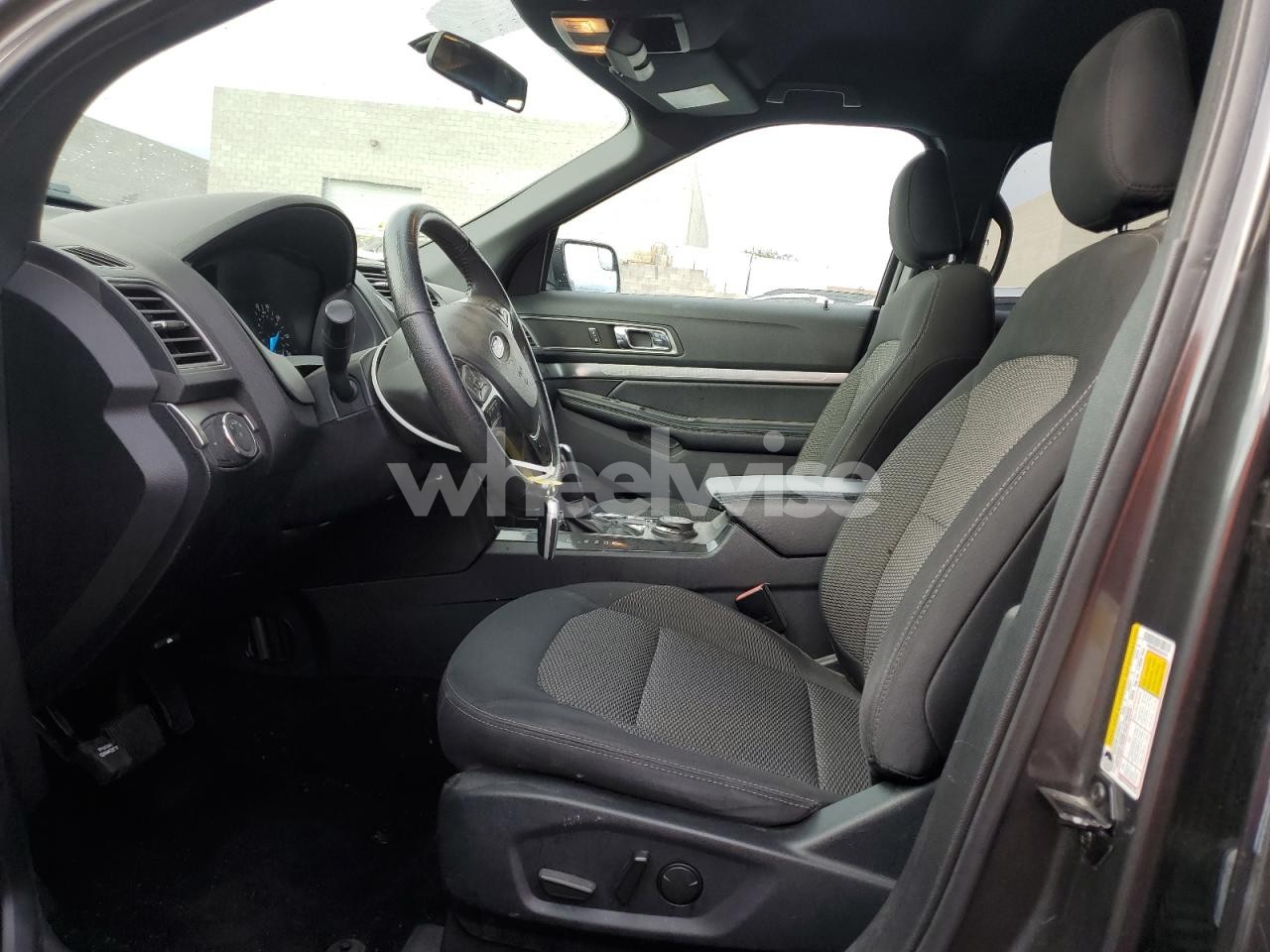 Photo 7 of 2019 FORD EXPLORER XLT (VIN 1FM5K8D83KGA26161)