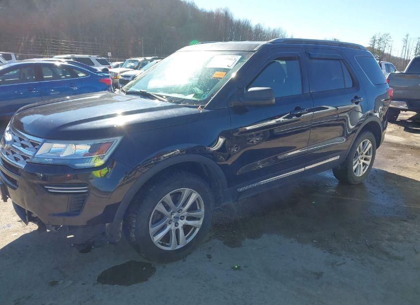 Photo 2 of 2019 Ford Explorer XLT (VIN 1FM5K8D83KGA27312)
