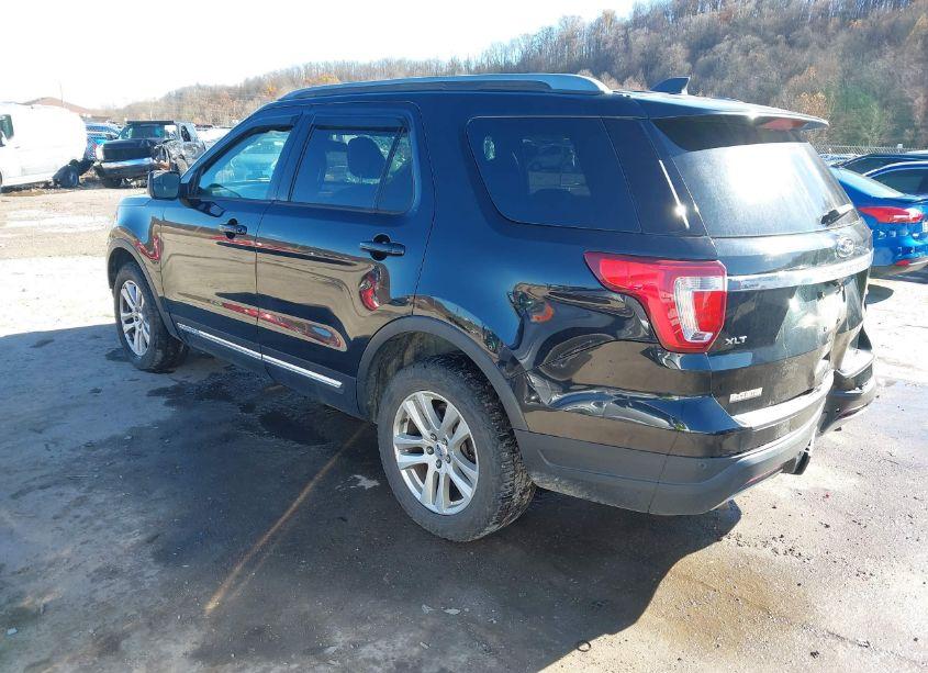 Photo 3 of 2019 Ford Explorer XLT (VIN 1FM5K8D83KGA27312)