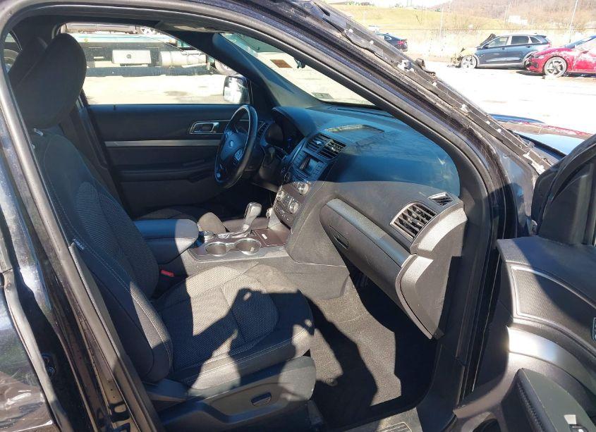 Photo 5 of 2019 Ford Explorer XLT (VIN 1FM5K8D83KGA27312)