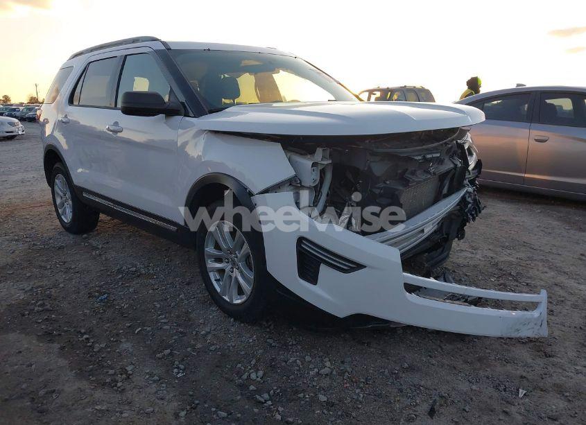 2019 Ford Explorer XLT (VIN 1FM5K8D83KGB00744) main photo