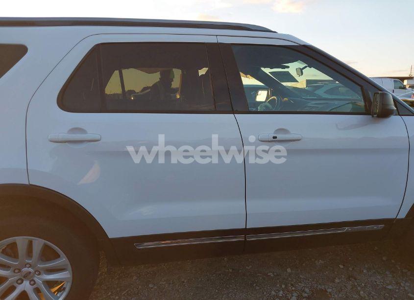Photo 13 of 2019 Ford Explorer XLT (VIN 1FM5K8D83KGB00744)