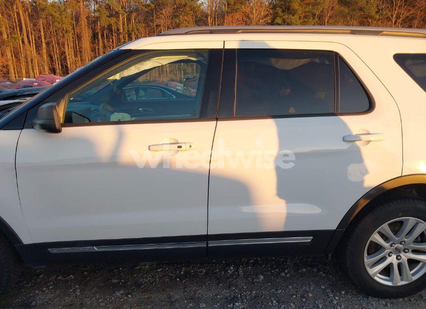 Photo 14 of 2019 Ford Explorer XLT (VIN 1FM5K8D83KGB00744)