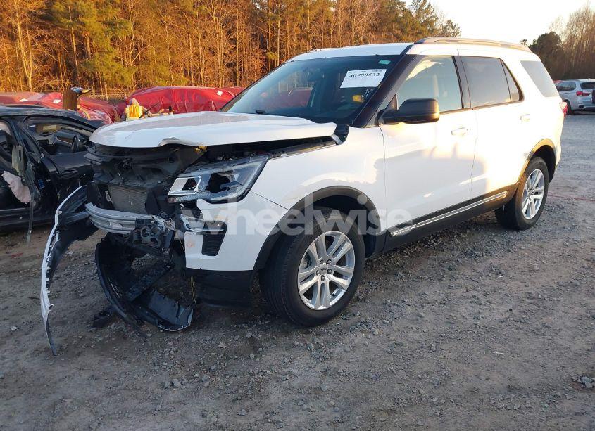 Photo 2 of 2019 Ford Explorer XLT (VIN 1FM5K8D83KGB00744)