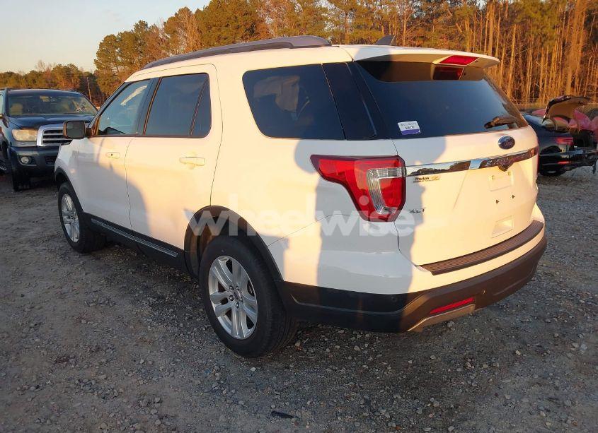 Photo 3 of 2019 Ford Explorer XLT (VIN 1FM5K8D83KGB00744)