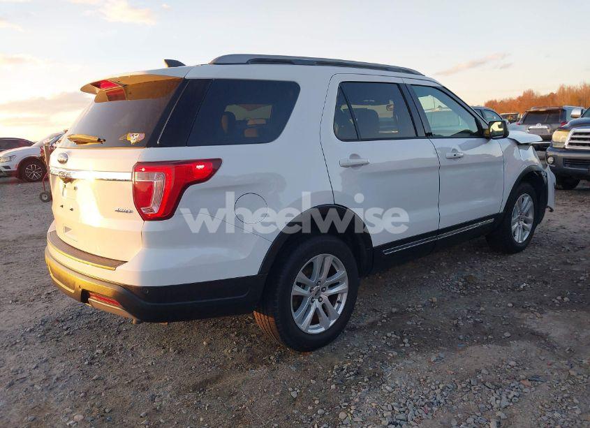 Photo 4 of 2019 Ford Explorer XLT (VIN 1FM5K8D83KGB00744)