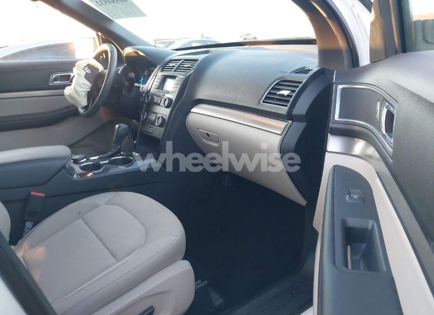 Photo 5 of 2019 Ford Explorer XLT (VIN 1FM5K8D83KGB00744)