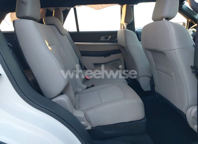 Photo 8 of 2019 Ford Explorer XLT (VIN 1FM5K8D83KGB00744)