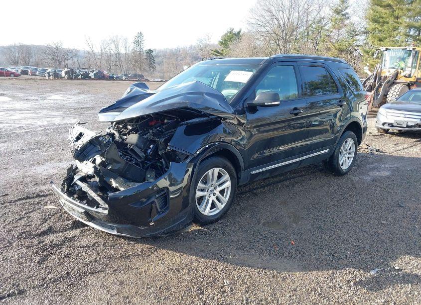 Photo 2 of 2019 Ford Explorer XLT (VIN 1FM5K8D83KGB32917)