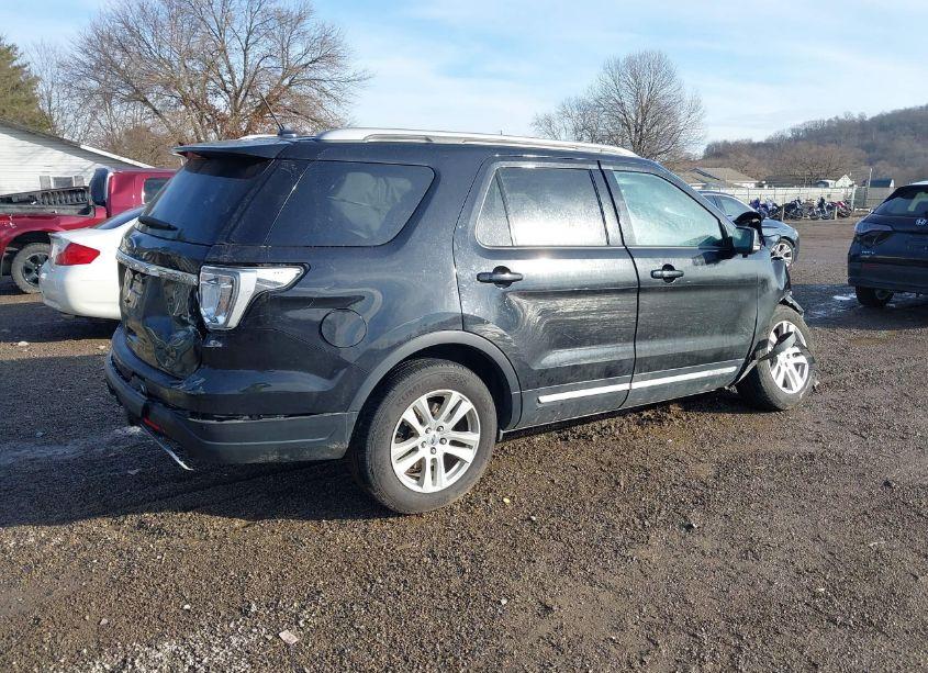 Photo 4 of 2019 Ford Explorer XLT (VIN 1FM5K8D83KGB32917)