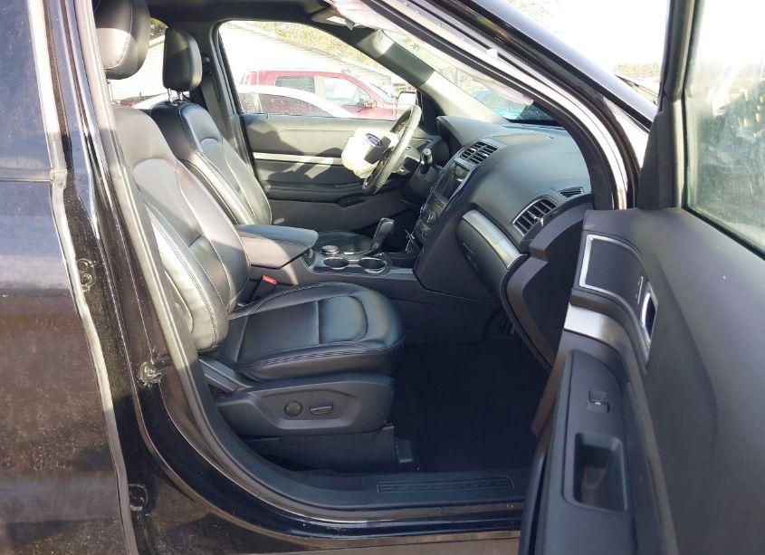 Photo 5 of 2019 Ford Explorer XLT (VIN 1FM5K8D83KGB32917)