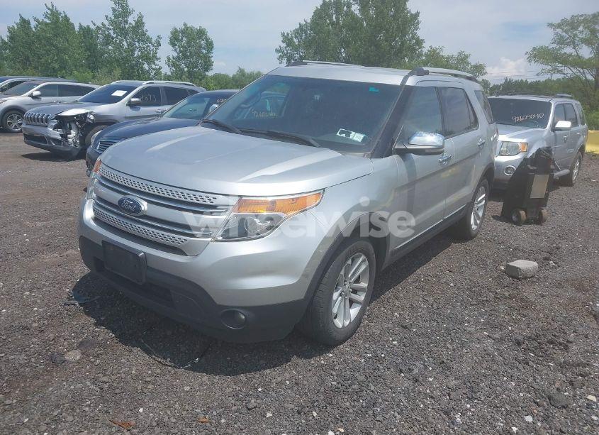 Photo 2 of 2013 Ford Explorer XLT (VIN 1FM5K8D84DGA05919)
