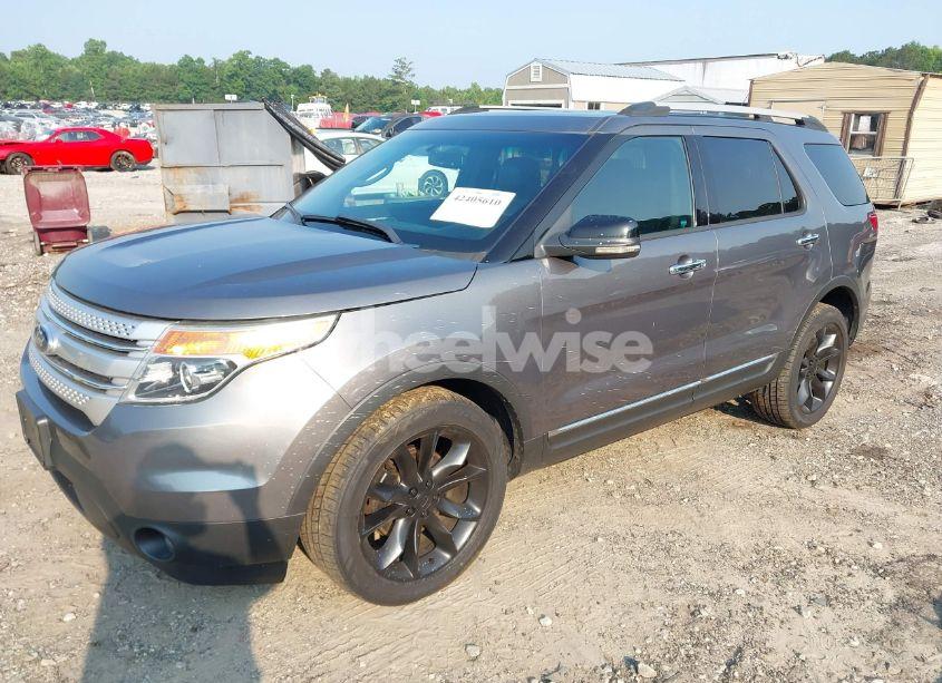 Photo 2 of 2013 Ford Explorer XLT (VIN 1FM5K8D84DGA16841)